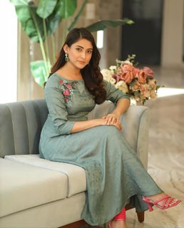 Mehzabien Chowdhury feet photo 4