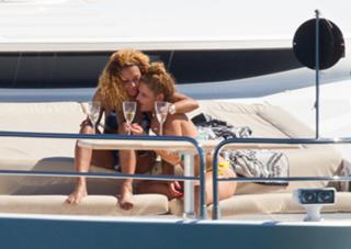 Mel B feet photo thumbnail