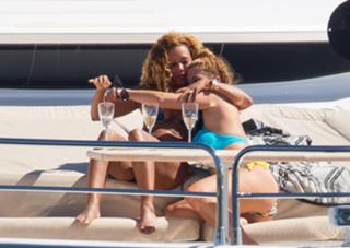 Mel B feet photo thumbnail