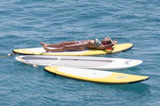 Mel B feet photo thumbnail