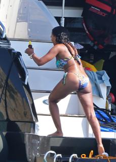 Mel B feet photo thumbnail