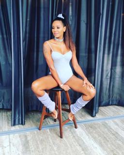 Mel B feet photo thumbnail