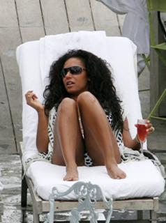 Mel B feet photo thumbnail