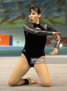 Mel Giedroyc feet photo 10