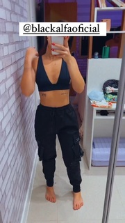 Mel Maia feet photo thumbnail