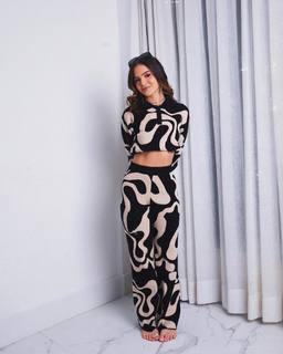 Mel Maia feet photo thumbnail