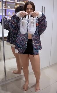 Mel Maia feet photo thumbnail