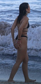 Mel Maia feet photo thumbnail