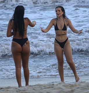 Mel Maia feet photo thumbnail