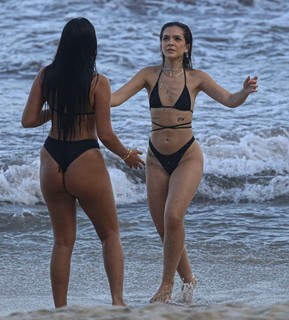 Mel Maia feet photo thumbnail