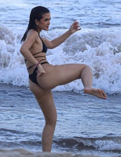 Mel Maia feet photo thumbnail
