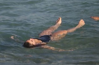 Mel Maia feet photo thumbnail