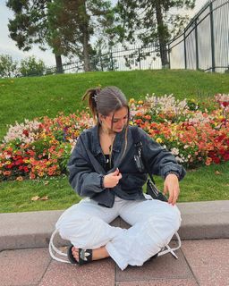 Mel Maia feet photo thumbnail