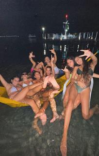 Mel Maia feet photo thumbnail