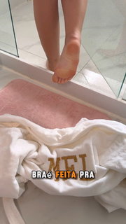 Mel Maia feet photo thumbnail