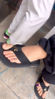 Mel Maia feet photo thumbnail