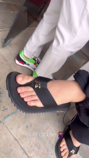 Mel Maia feet photo thumbnail