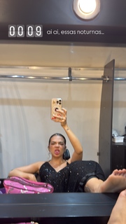 Mel Maia feet photo thumbnail
