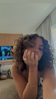 Mel Maia feet photo thumbnail