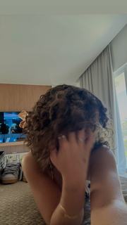 Mel Maia feet photo thumbnail