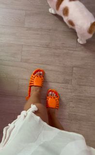 Mel Maia feet photo thumbnail