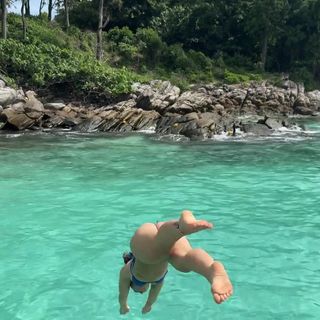 Mel Maia feet photo thumbnail