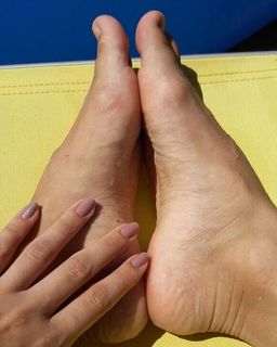 Mel Ravasio feet photo 11