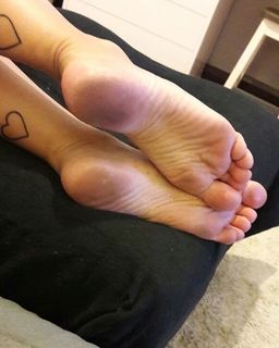 Mel Ravasio feet photo 9