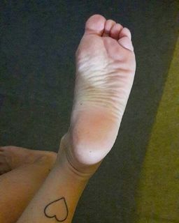 Mel Ravasio feet photo 8
