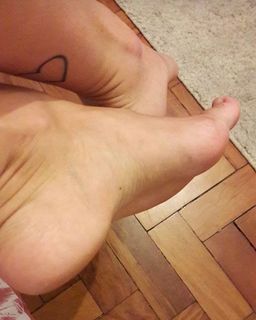 Mel Ravasio feet photo 8