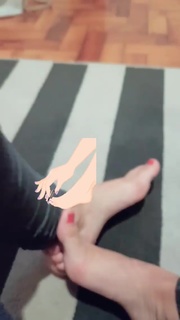 Mel Ravasio feet photo 8