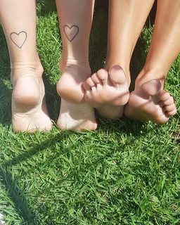 Mel Ravasio feet photo 17