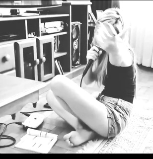 Mel Ravasio feet photo 9