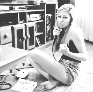 Mel Ravasio feet photo 8