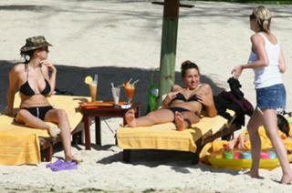 Melanie Blatt feet photo 2