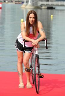 Melanie C feet photo thumbnail