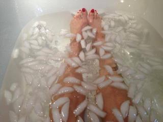 Melanie C feet photo thumbnail