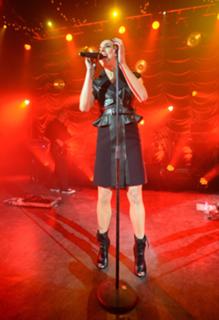 Melanie C feet photo thumbnail