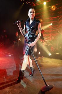 Melanie C feet photo thumbnail