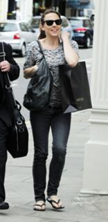 Melanie C feet photo thumbnail