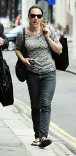 Melanie C feet photo thumbnail