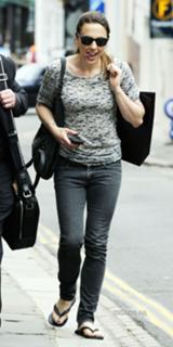 Melanie C feet photo thumbnail