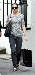 Melanie C feet photo thumbnail