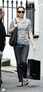 Melanie C feet photo thumbnail