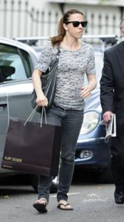 Melanie C feet photo thumbnail