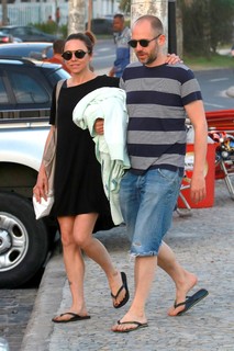 Melanie C feet photo thumbnail