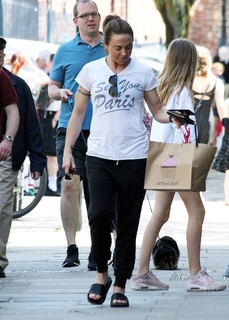 Melanie C feet photo thumbnail