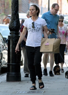 Melanie C feet photo thumbnail