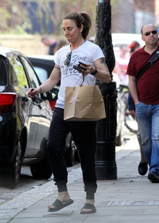 Melanie C feet photo thumbnail