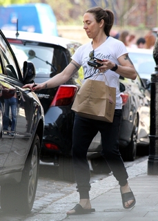 Melanie C feet photo thumbnail